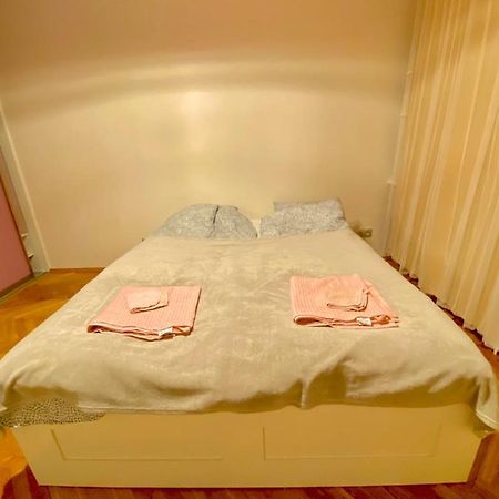Entire Apartment In A Super Location - Cheap Monthly Rate 克拉科夫 外观 照片