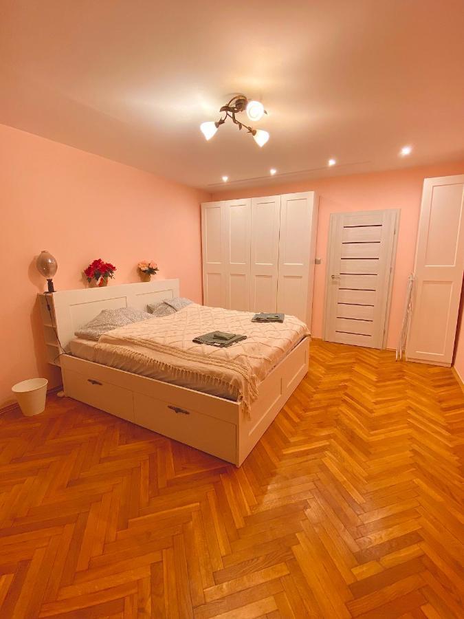 Entire Apartment In A Super Location - Cheap Monthly Rate 克拉科夫 外观 照片